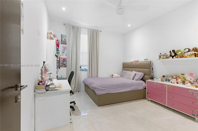 2420 SW 24th St, Miami, FL 33145