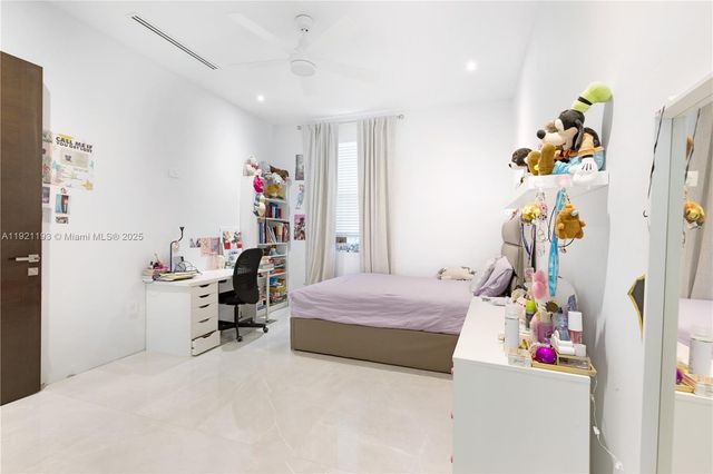 2420 SW 24th St, Miami, FL 33145