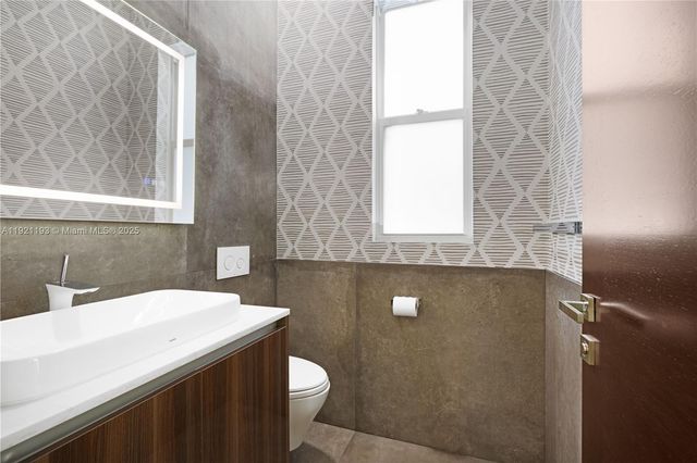 2420 SW 24th St, Miami, FL 33145