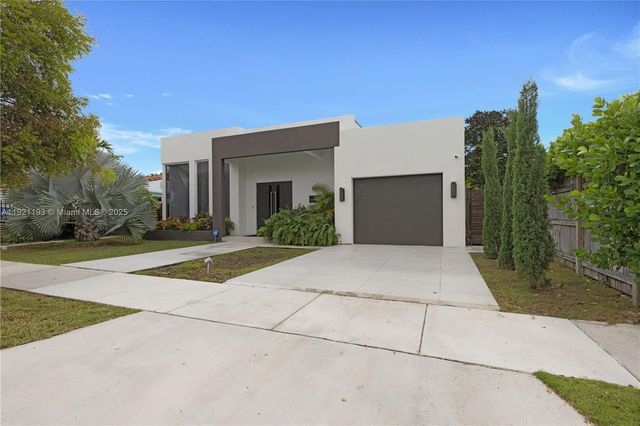 2420 SW 24th St, Miami, FL 33145