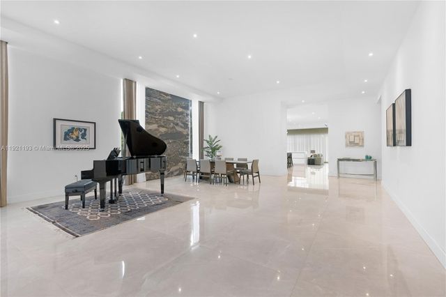 2420 SW 24th St, Miami, FL 33145