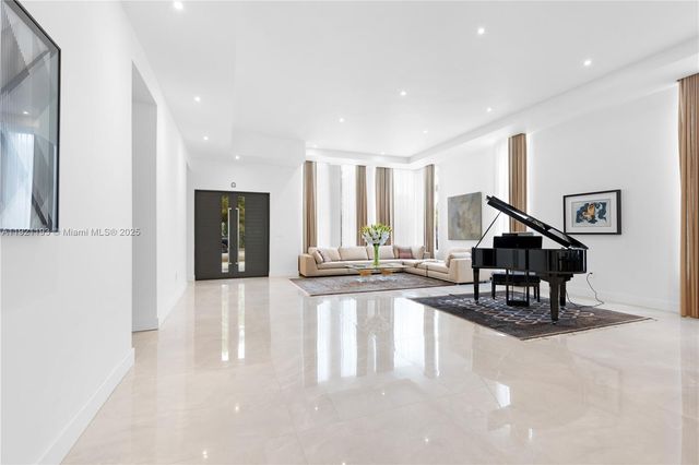 2420 SW 24th St, Miami, FL 33145