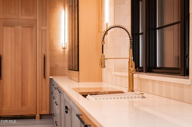 18213 Old Jonesboro Road, Abingdon, VA 24211