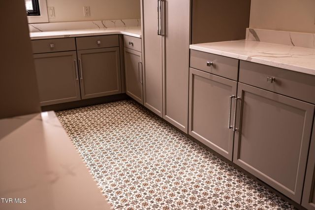 18213 Old Jonesboro Road, Abingdon, VA 24211