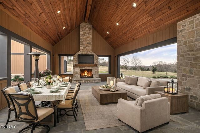 18213 Old Jonesboro Road, Abingdon, VA 24211