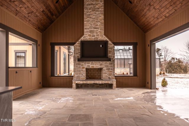 18213 Old Jonesboro Road, Abingdon, VA 24211