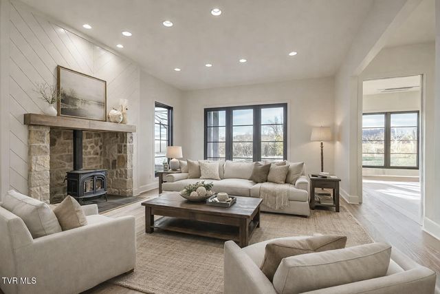 18213 Old Jonesboro Road, Abingdon, VA 24211