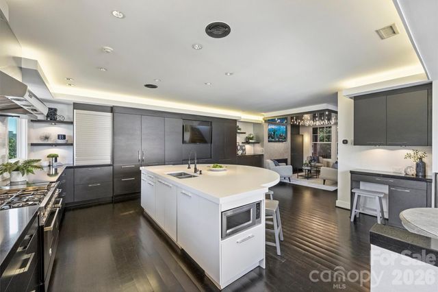 423 S Summit Avenue, Charlotte, NC 28208