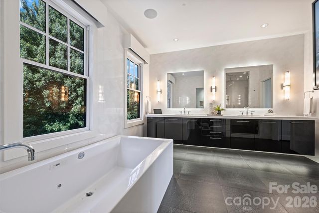 423 S Summit Avenue, Charlotte, NC 28208