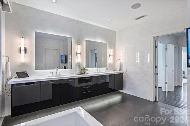 423 S Summit Avenue, Charlotte, NC 28208