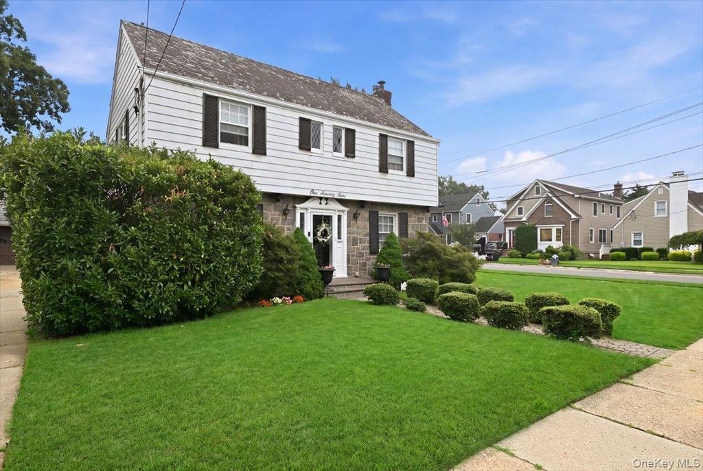 179 Locust Street, Floral Park, NY 11001 — photo 2
