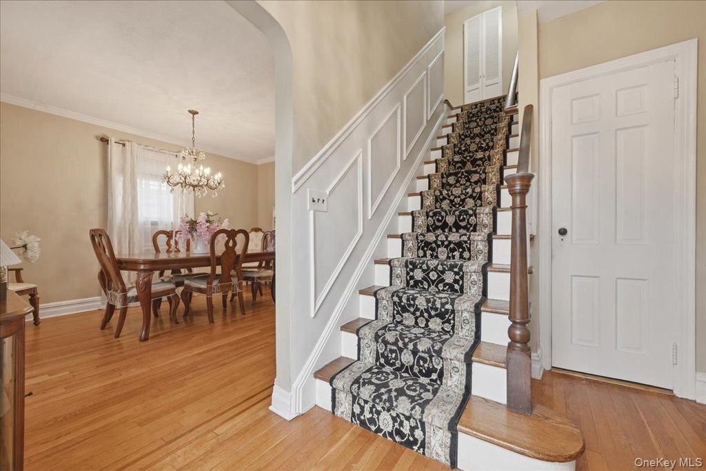 179 Locust Street, Floral Park, NY 11001 — photo 4