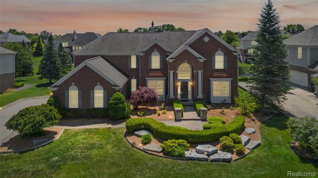 1885 Wyngate Drive, Troy, MI 48098
