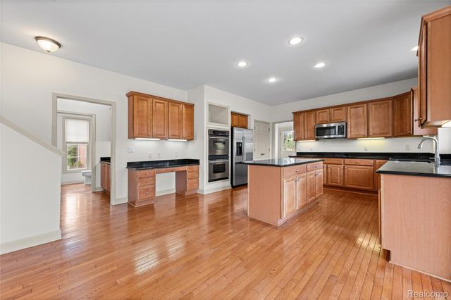 1885 Wyngate Drive, Troy, MI 48098