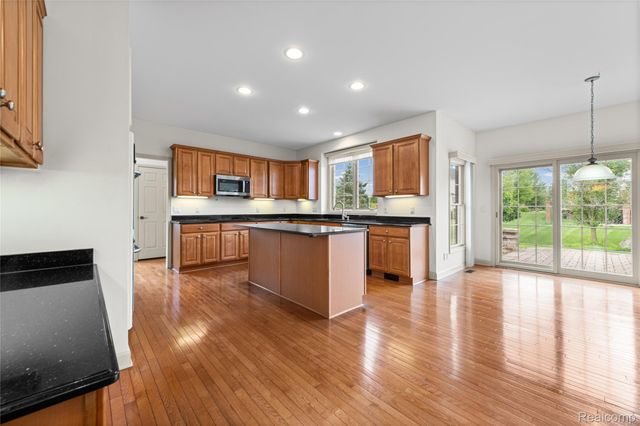 1885 Wyngate Drive, Troy, MI 48098