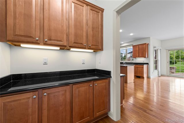 1885 Wyngate Drive, Troy, MI 48098