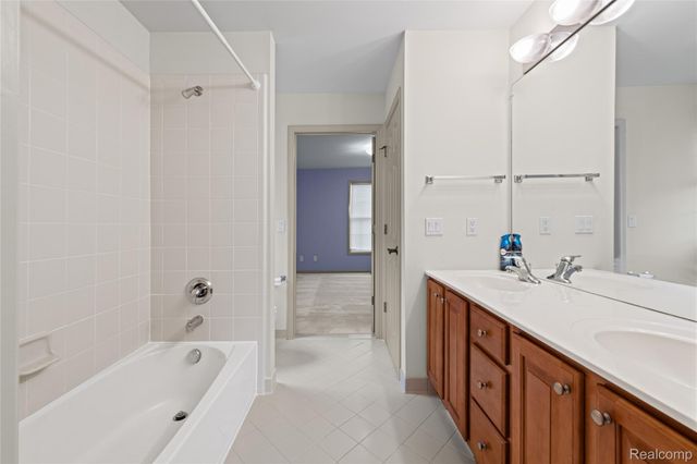 1885 Wyngate Drive, Troy, MI 48098