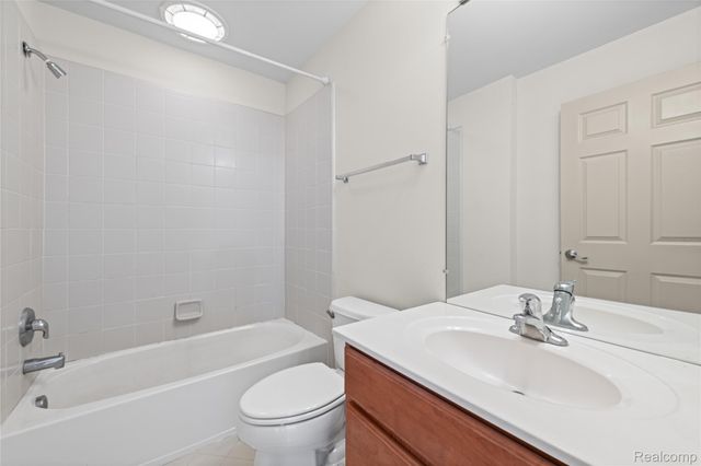1885 Wyngate Drive, Troy, MI 48098