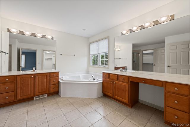 1885 Wyngate Drive, Troy, MI 48098