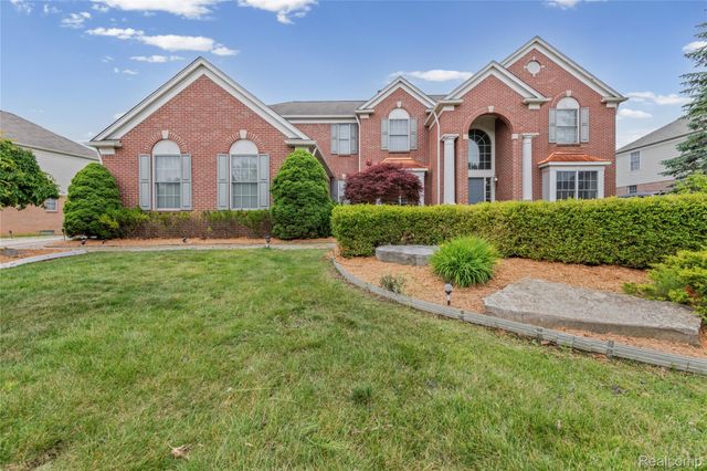1885 Wyngate Drive, Troy, MI 48098