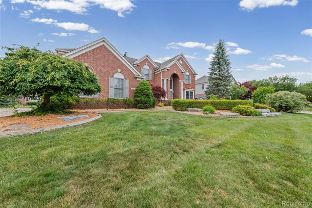 1885 Wyngate Drive, Troy, MI 48098