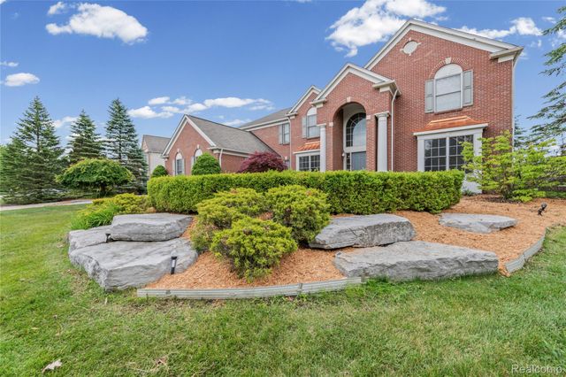 1885 Wyngate Drive, Troy, MI 48098