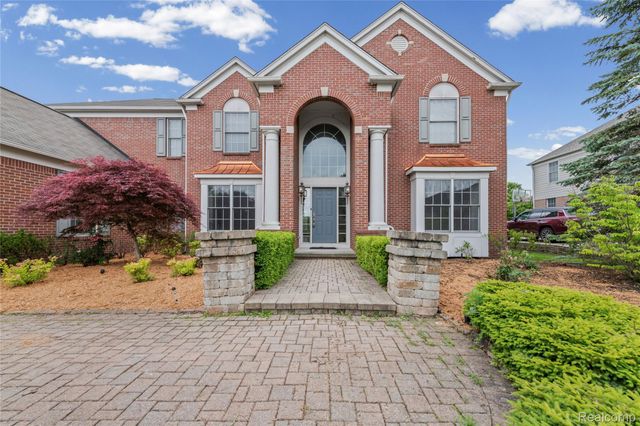 1885 Wyngate Drive, Troy, MI 48098