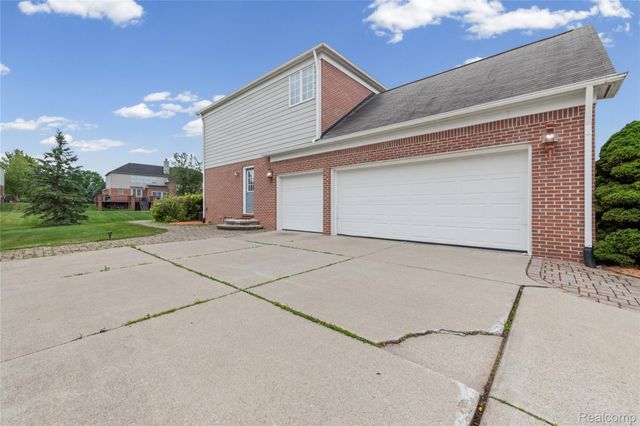 1885 Wyngate Drive, Troy, MI 48098