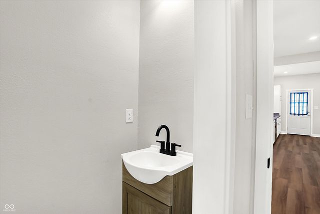 853 N 12th Street, Elwood, IN 46036