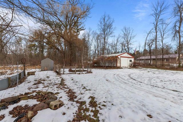 E8332 WEYAUWEGA ROAD, New London, WI 54961