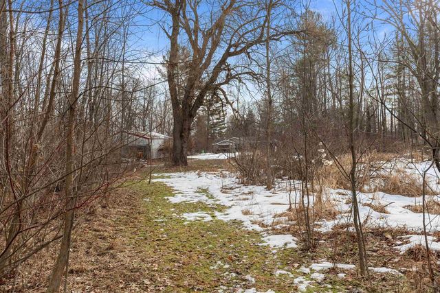 E8332 WEYAUWEGA ROAD, New London, WI 54961