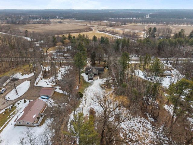 E8332 WEYAUWEGA ROAD, New London, WI 54961