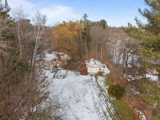 E8332 WEYAUWEGA ROAD, New London, WI 54961