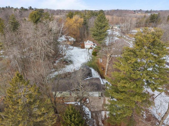 E8332 WEYAUWEGA ROAD, New London, WI 54961