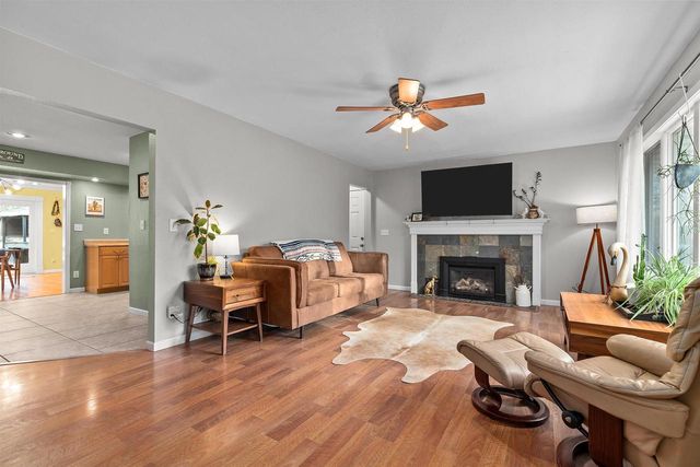 E8332 WEYAUWEGA ROAD, New London, WI 54961