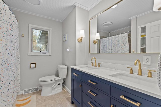 E8332 WEYAUWEGA ROAD, New London, WI 54961