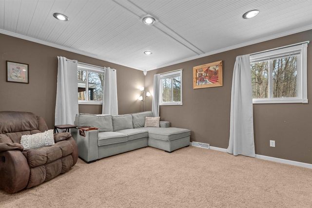 E8332 WEYAUWEGA ROAD, New London, WI 54961