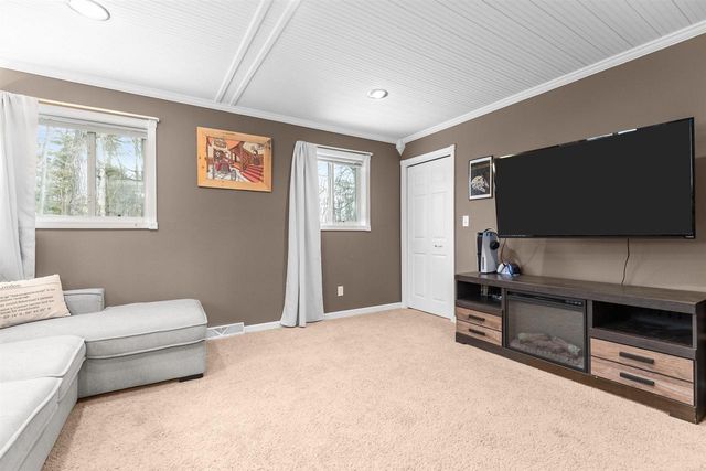 E8332 WEYAUWEGA ROAD, New London, WI 54961