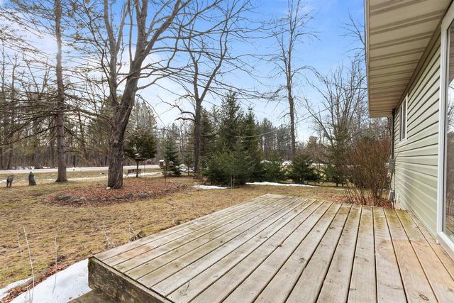 E8332 WEYAUWEGA ROAD, New London, WI 54961