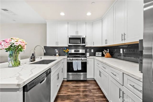 16408 Valencia, Fontana, CA 92335