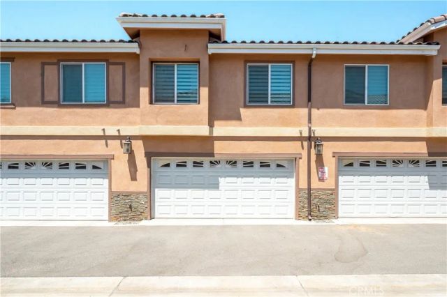 16408 Valencia, Fontana, CA 92335