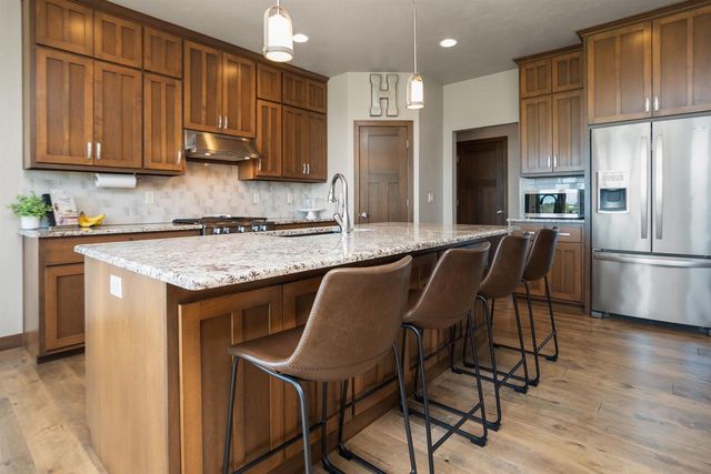 1342 BUCKYS, Howard, WI 54313