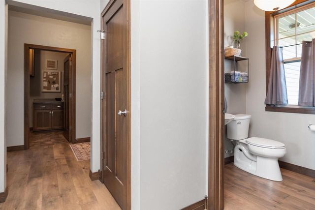 1342 BUCKYS, Howard, WI 54313