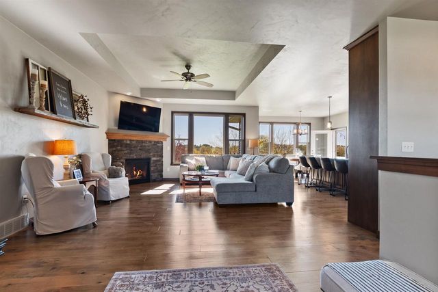 1342 BUCKYS, Howard, WI 54313