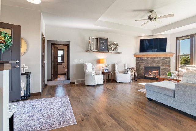 1342 BUCKYS, Howard, WI 54313