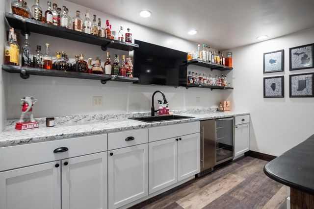 1342 BUCKYS, Howard, WI 54313