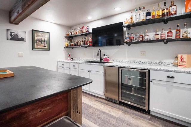 1342 BUCKYS, Howard, WI 54313