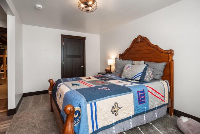 1342 BUCKYS, Howard, WI 54313