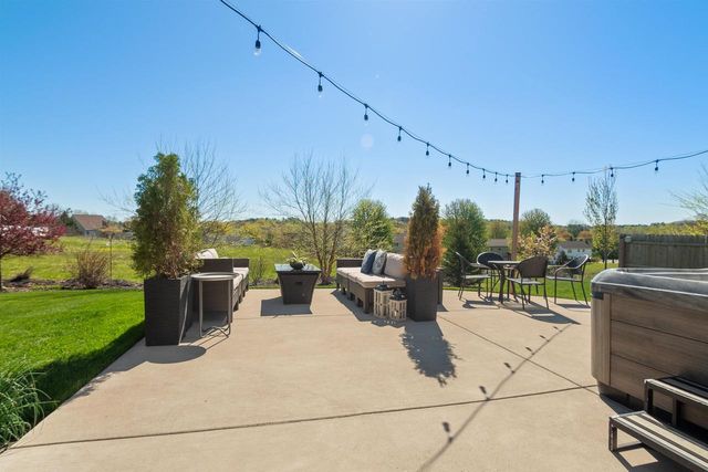 1342 BUCKYS, Howard, WI 54313