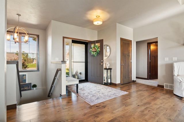 1342 BUCKYS, Howard, WI 54313